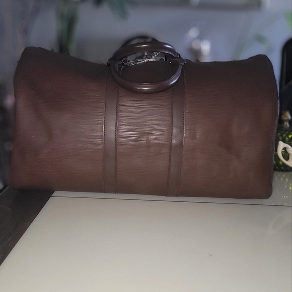 Louis Vuitton Keepall 45 in Epi Leather FREE POSHMARK AUTHENTICATION! - Picture 2 of 14